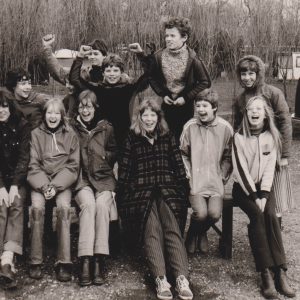 1977-03 Brugklas 1G op kamp in Oostvoorne